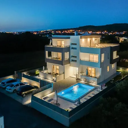 Apartment Evita *